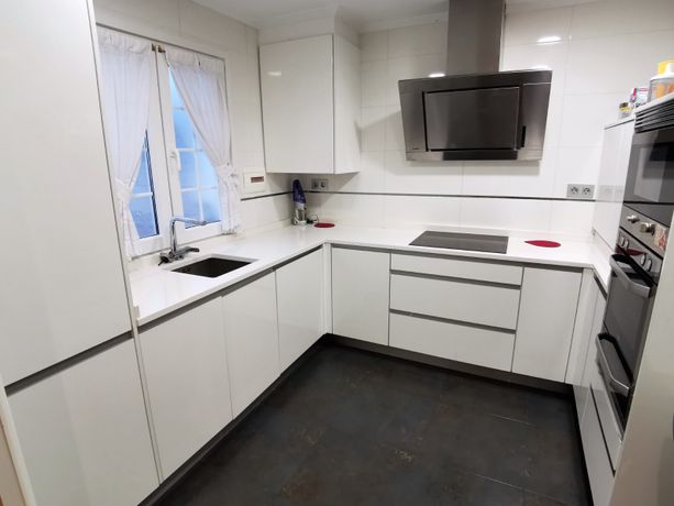 AMPLIA VIVIENDA EN ZONA ABARO REF. P803